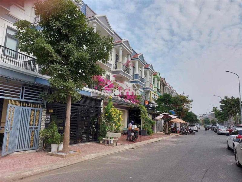 Cho thuê nhà 4phòng ngủ phúc đạt ở & mở văn phòng đối diện chung cư
