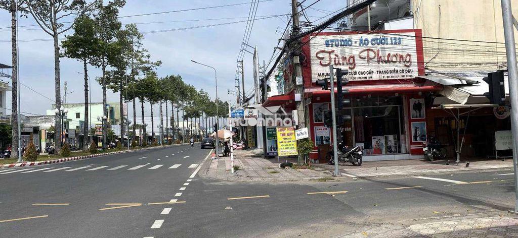 Nhà góc ngã 4 phạm hữu lầu - Ảnh 2