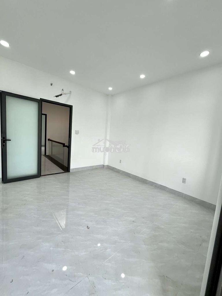 Nhà 1 trệt2 lầu gần đại học nguyễn tất thành - Ảnh 3