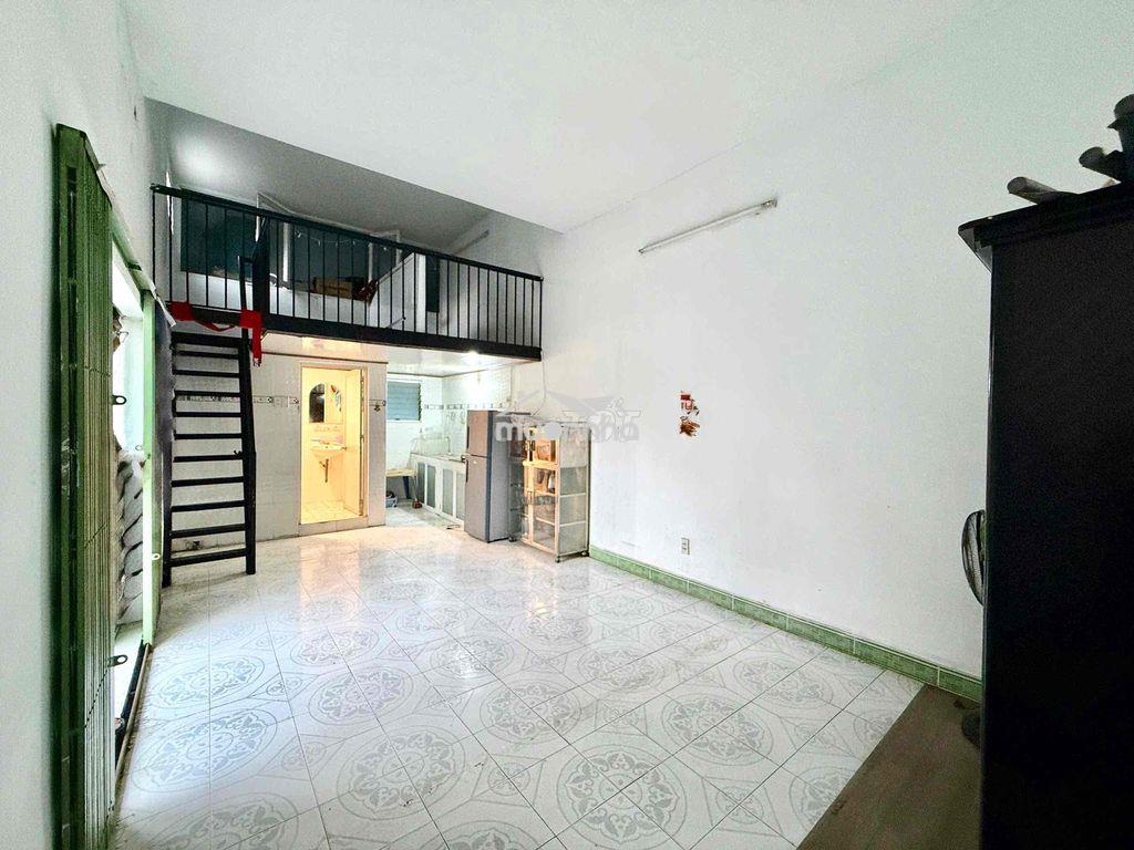 Chung cư cũ_ 2 không gian ngủ 40m2 balcon thoáng ngay chợ bàn cờ q3 - Ảnh 2