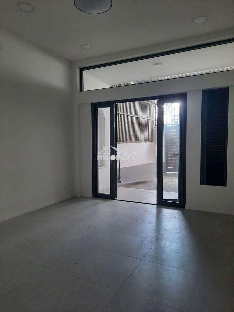 Nhà mặt tiền đường mua bán đường xe tải 