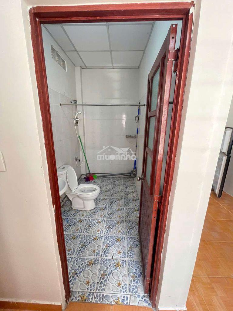 Cho thuê chdv 2pn, trường sơn, khu ăn ninh, gần sân bay, ở 4 người - Ảnh 4