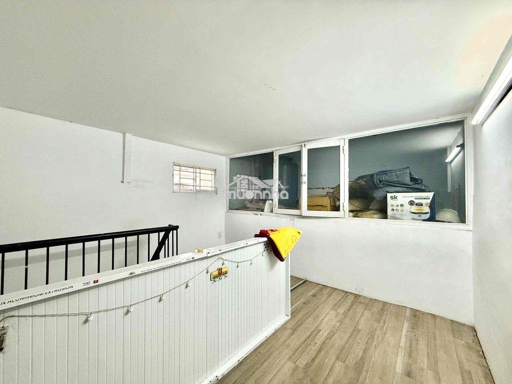 Chung cư cũ_ 2 không gian ngủ 40m2 balcon thoáng ngay chợ bàn cờ q3 - Ảnh 3