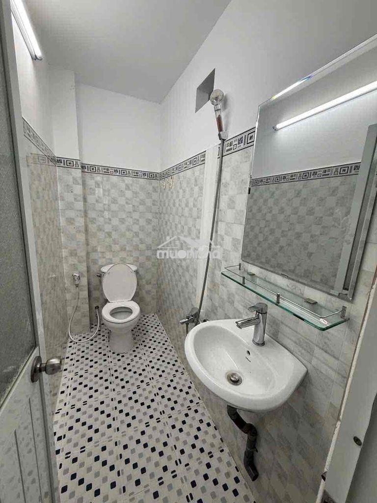 Cho thuê nhà q12 1lầu 112m 1lầu 2pn 2wc hxh 6tr giáp gv có may llạnh - Ảnh 3