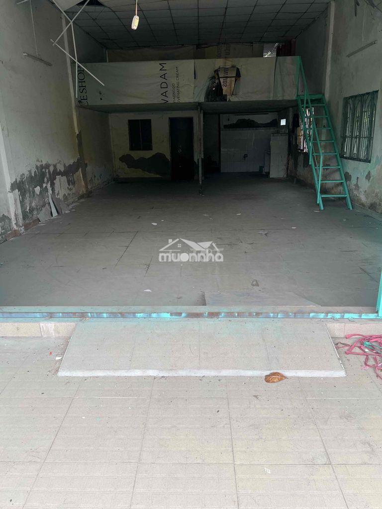 Nhà kho cho thuê 10 triệu 120m có vườn trước nhà - Ảnh 2