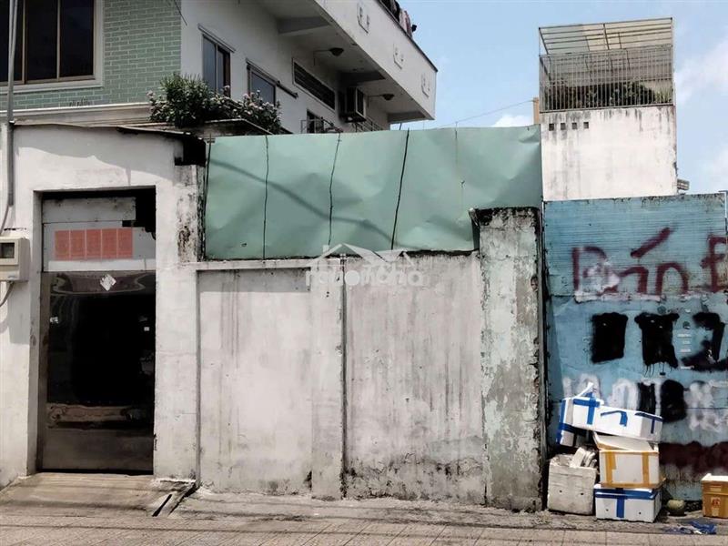 Bán gấp lô đất sát mặt tiền gần ngay ngã tư bốn xã.