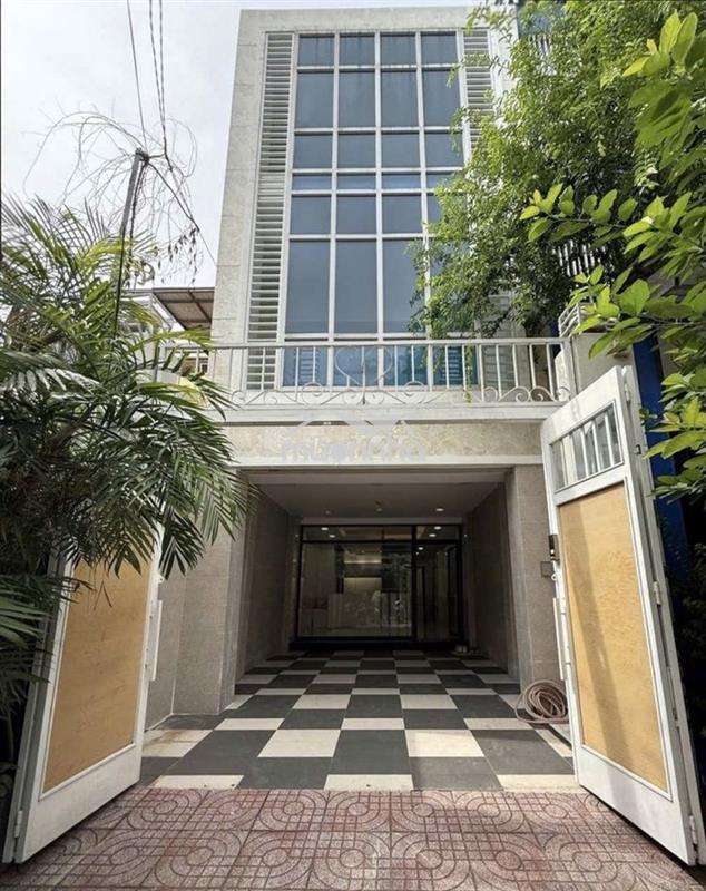Nhà đường nguyễn văn trỗi diện tích: 6x20m trệt 3 lầu cho thuê