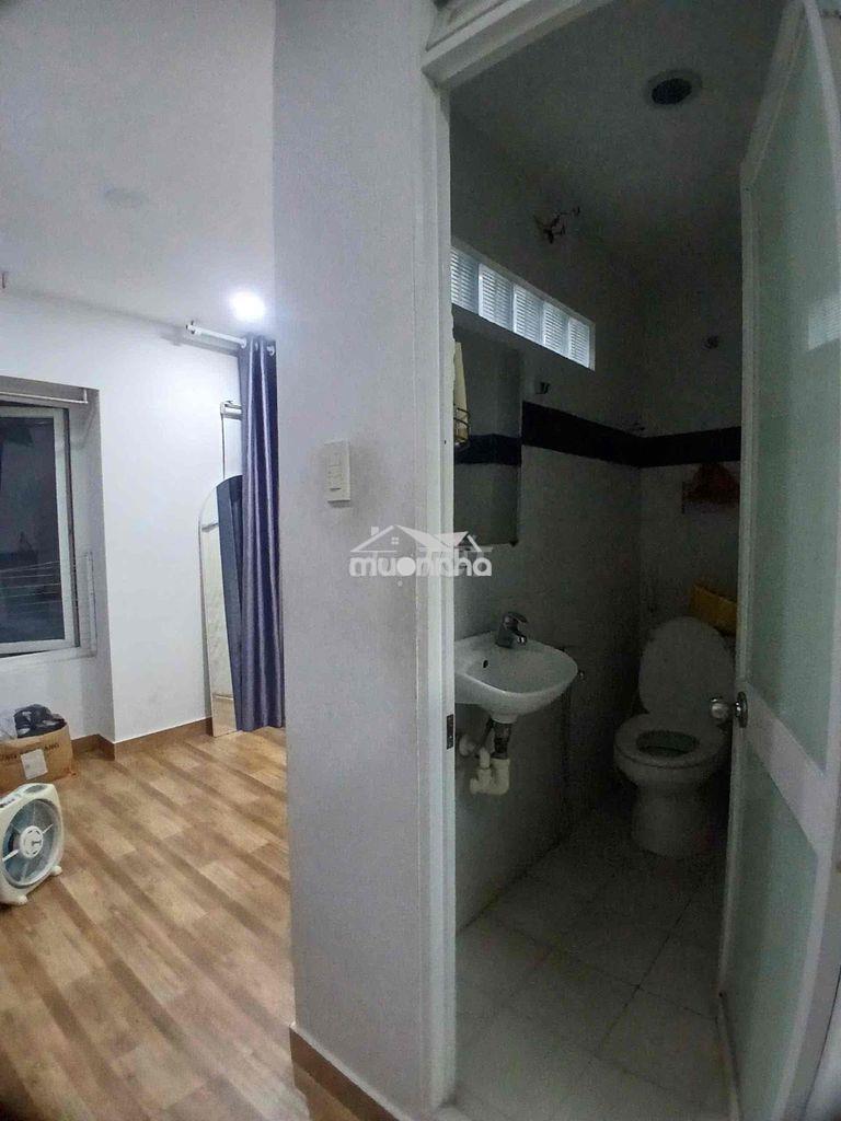 Nhà nở hậu . nhà còn mới đẹp . chính chủ đang ở . hẻm xe hơi gần cửa - Ảnh 4