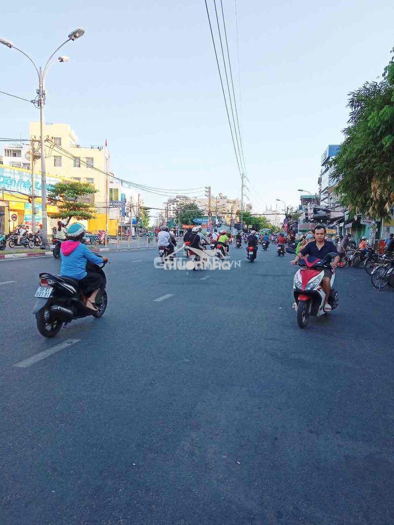 Cho thuê tòa nhà văn phòng đường bình tiên q6