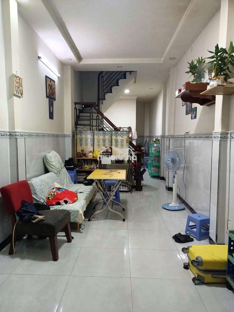 Cho thuê nhà nguyễn văn cừ q1 2pn 2wc giá 12tr