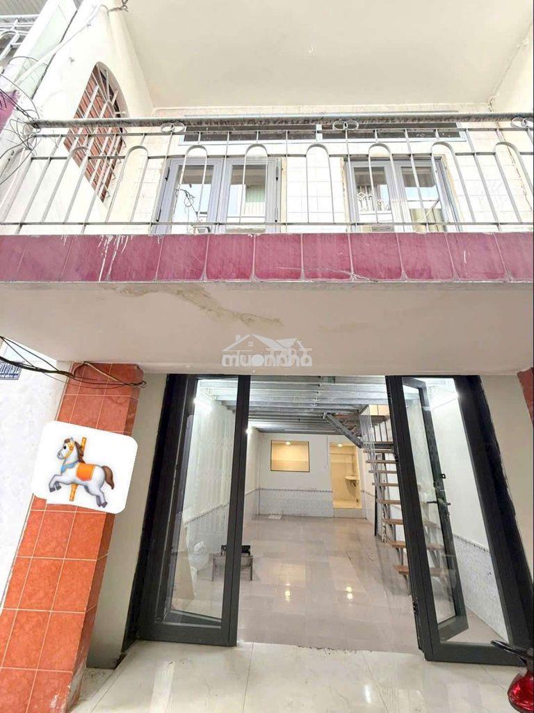 Cho thuê nhà đường phạm thế hiển p6 dt.4m×12m } 1 lầu 1 phòng suốt 2wc
