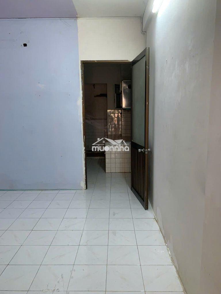 Nhà chung cư 601 cmt8,lầu 1.dt 50m2.điện nước chính.