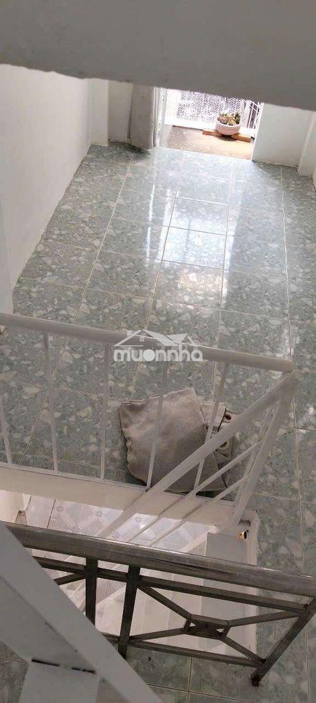 Cho thuê nhà 2 pn có máy lạnh gía 6 triệu gần chợ bà chiểu, bình thạnh
