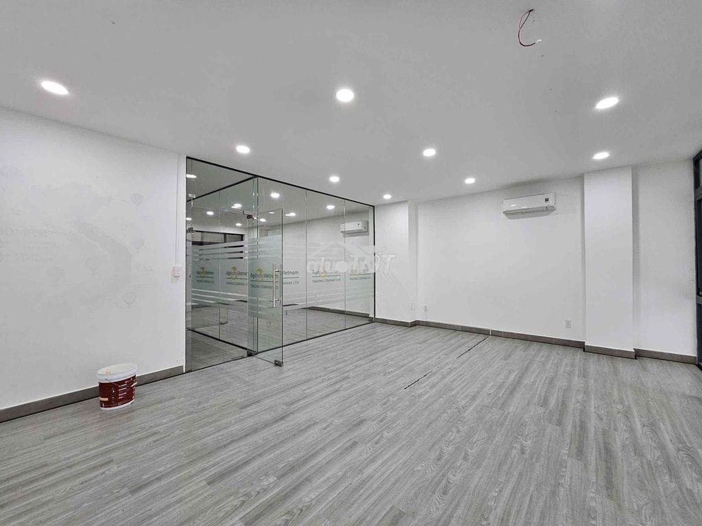 Văn phòng 70m2 ngăn kính sẵn 02 phòng giá 10tr/th tại vạn phúc city - Ảnh 3