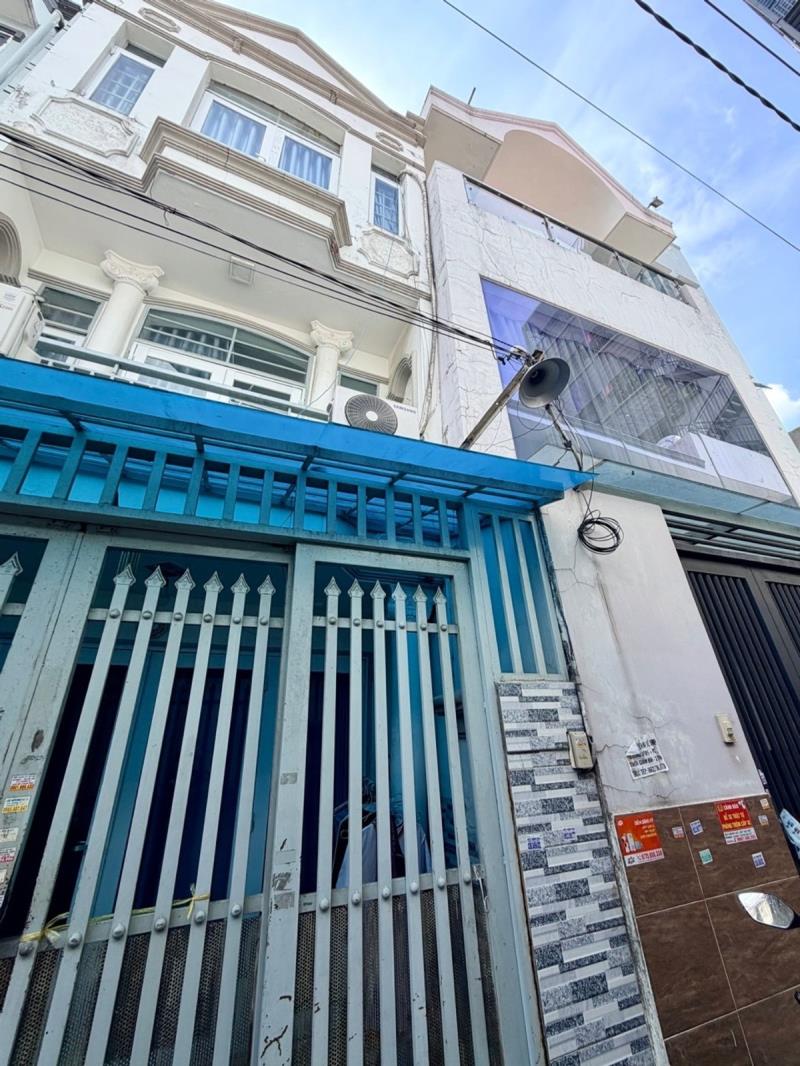 Nhà bán dương quảng hàm 3 tầng gần hẽm xe hơi 60m2