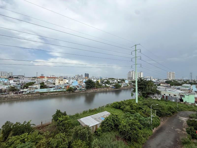 1pn ban công rộng nhà mới xây, gần võ văn kiệt, full nội thất, máy giặt riêng, cách trung tâm 5 phút