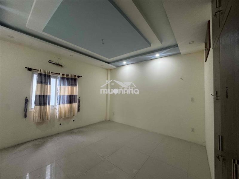 Nhà mặt tiền thoáng mát sạch sẽ