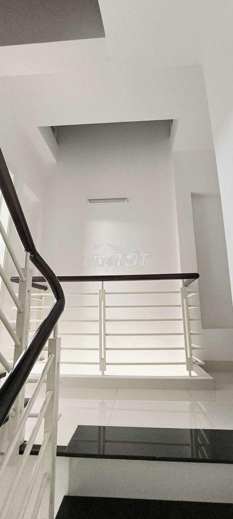 Nhà 3 tầng,3 máy lạnh,3pn,2wc sân thượng, gần vạn phúc city hbphuoc - Ảnh 3