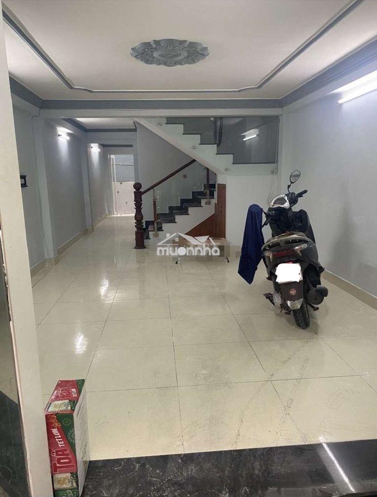 Bán nhà ngay chợ phú định p16 q8