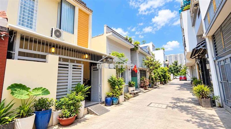 Giảm giá 700tr - bán nhanh – nhà 2 tầng 100m², xe hơi tận nhà