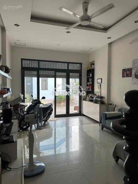 Nhà 2 lầu 3 phòng, có nội thất p.tăng nhơn phú a - Ảnh 4
