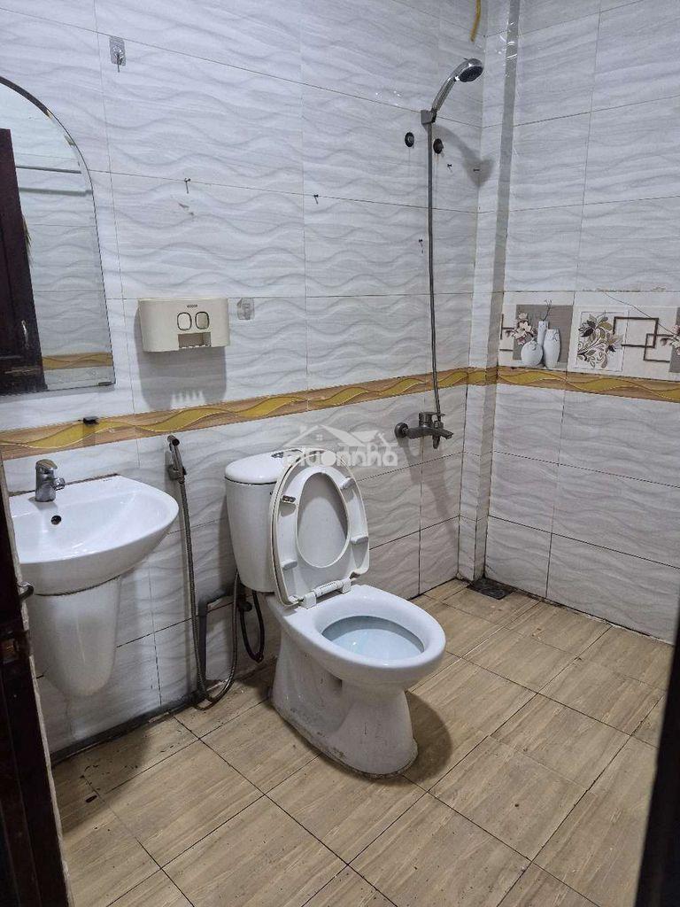 Nhà mặt tiền đường xe tải mua bán - Ảnh 4