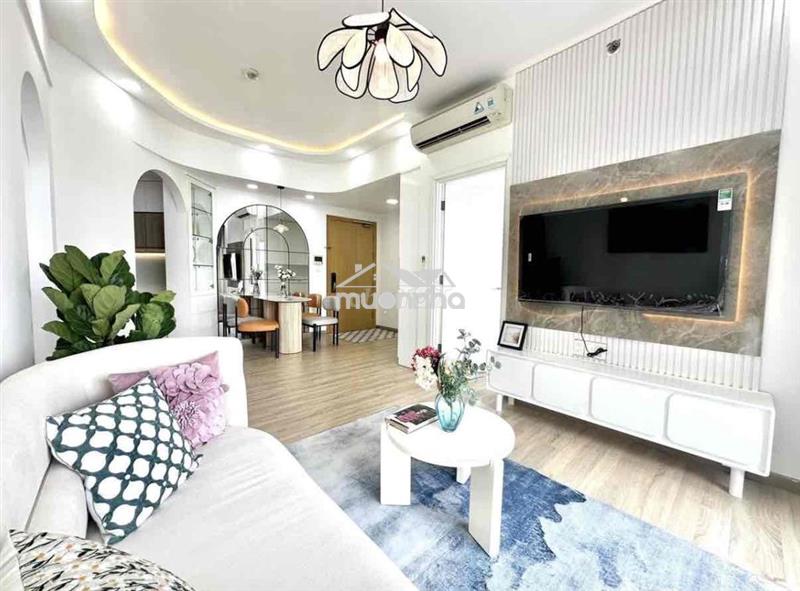 Cách quận 1 có 2km,sổ sẵn 2 tỷ 15 bao vat ,phan đình phùng vay kẹt 75%