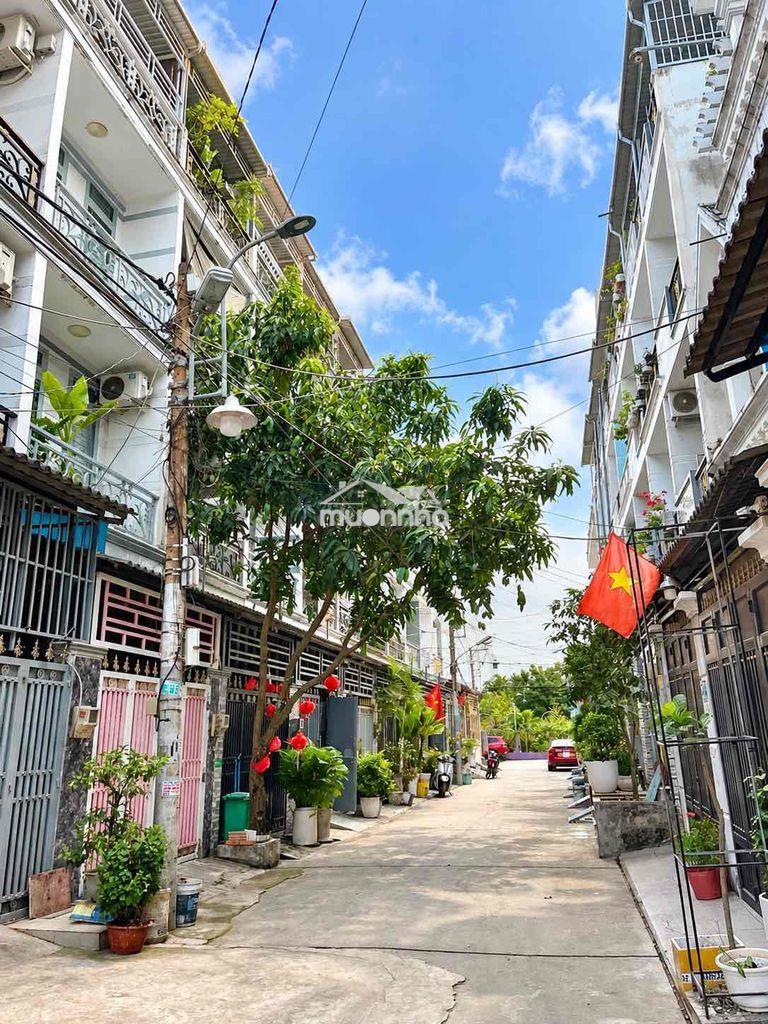 Bán nhà mới 3 tầng lê văn lương, hẻm xe hơi đỗ cửa, full nt mới