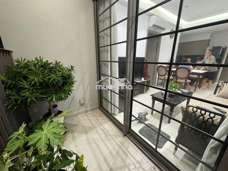 Căn hộ 2pn có bancon nội thất thiết kế; trống sẵn. chỉ 12 tr/tháng