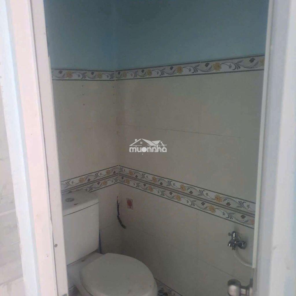 Cho thuê nhà 2 tầng - ban công - cửa sổ thoáng mát - Ảnh 3