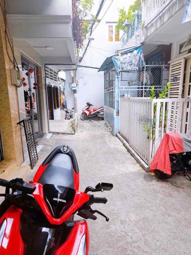 Bán nhà 24m chỉ 2ty990 trên đường đoàn văn bơ. hẻm thông thoáng.