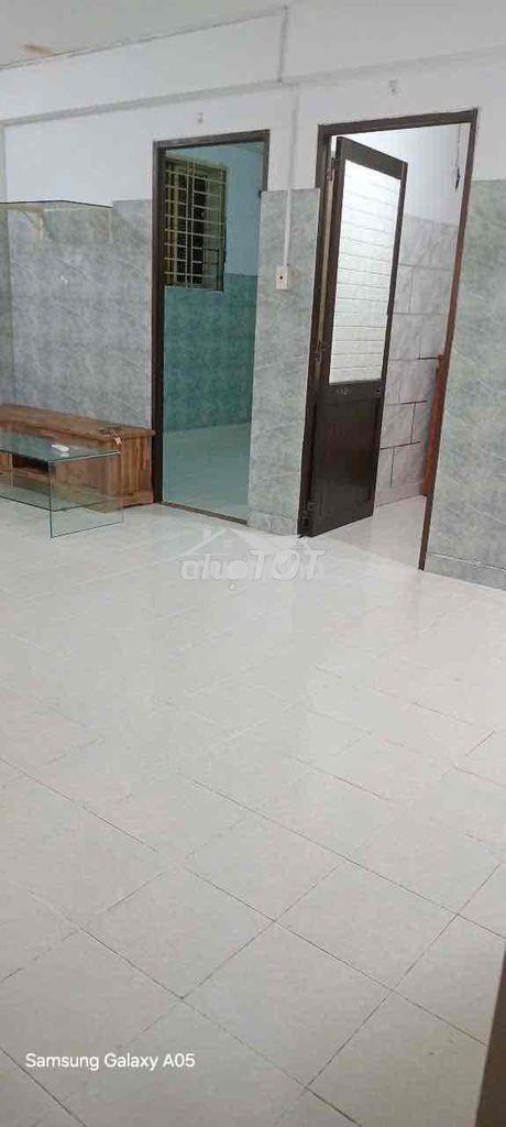 Cho thuê tầng 1 cc sơn kỳ dt56m 7tr3 2pn 1wc - Ảnh 2