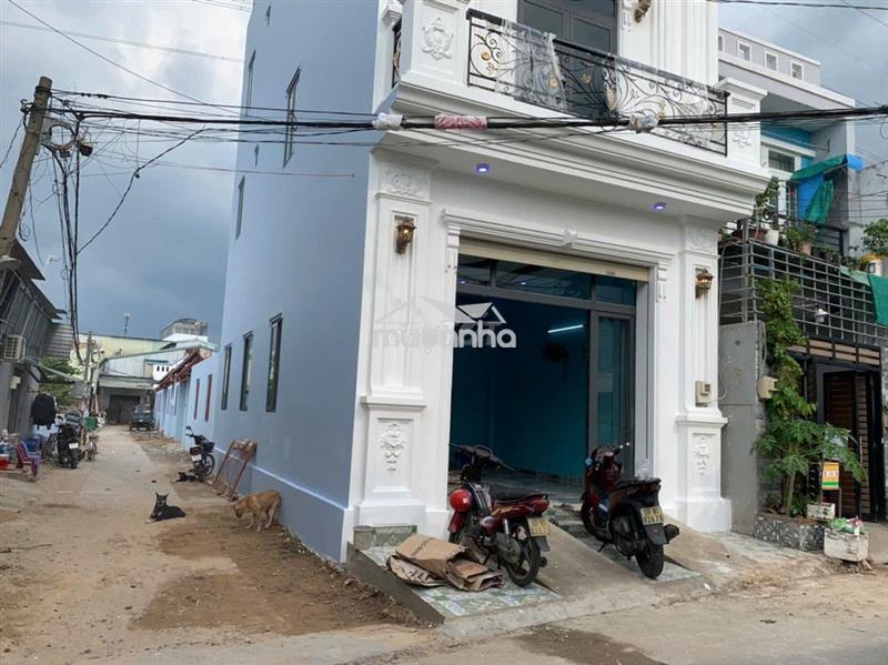 Cho thuê nhà + đất :   300m² .nhà mới.  14 triệu/tháng. hh : 1/2 tháng