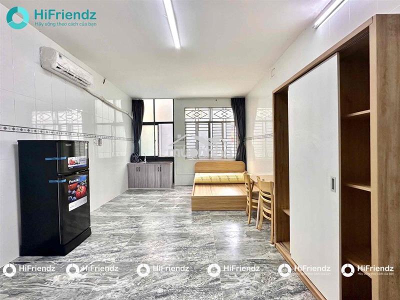 Trống sẵn phònh studio cửa sổ 35m2 siêu rộng gần parc mall cao lỗ